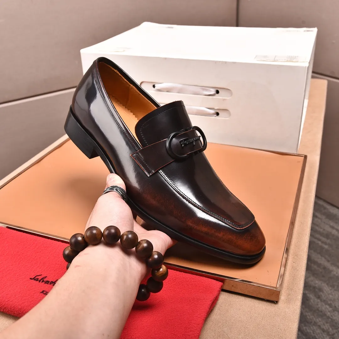 Men's shoes 💰540📛📛 (water-dyed cow lining) Salvatore Ferragamo high-end (Salvatore Ferragamo) is the world's top luxury footwear brand, coming from the fashion kingdom of Italy. It is famous all over the world for its traditional handmade design and novel styles... 🚶🏻🚶🏻New suit shoes are available simultaneously at the counter. This model is made of pure handmade imported Italian calfskin ➕soft water-dyed cowhide lining Original authentic outsole🌀🌀Size: 38➖44.